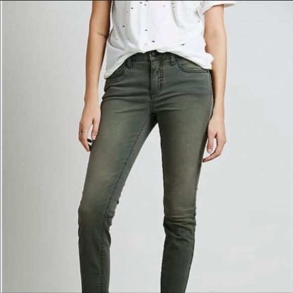 Free People Skinny Cropped Ankle Jeans size 26 Stonewash Treated Denim Y2K - Picture 1 of 13
